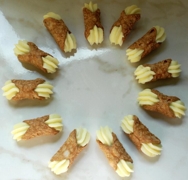 One dozen MINI Limoncello in a kit.